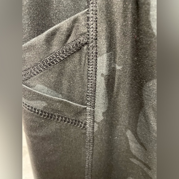 NWT PrANa black camo high rise legging - Picture 5 of 15